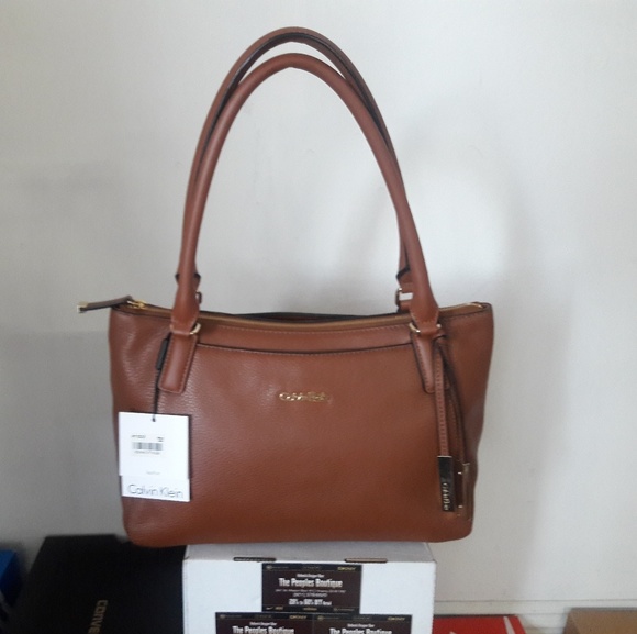 Calvin Klein Handbags - Calvin Klein leather purse